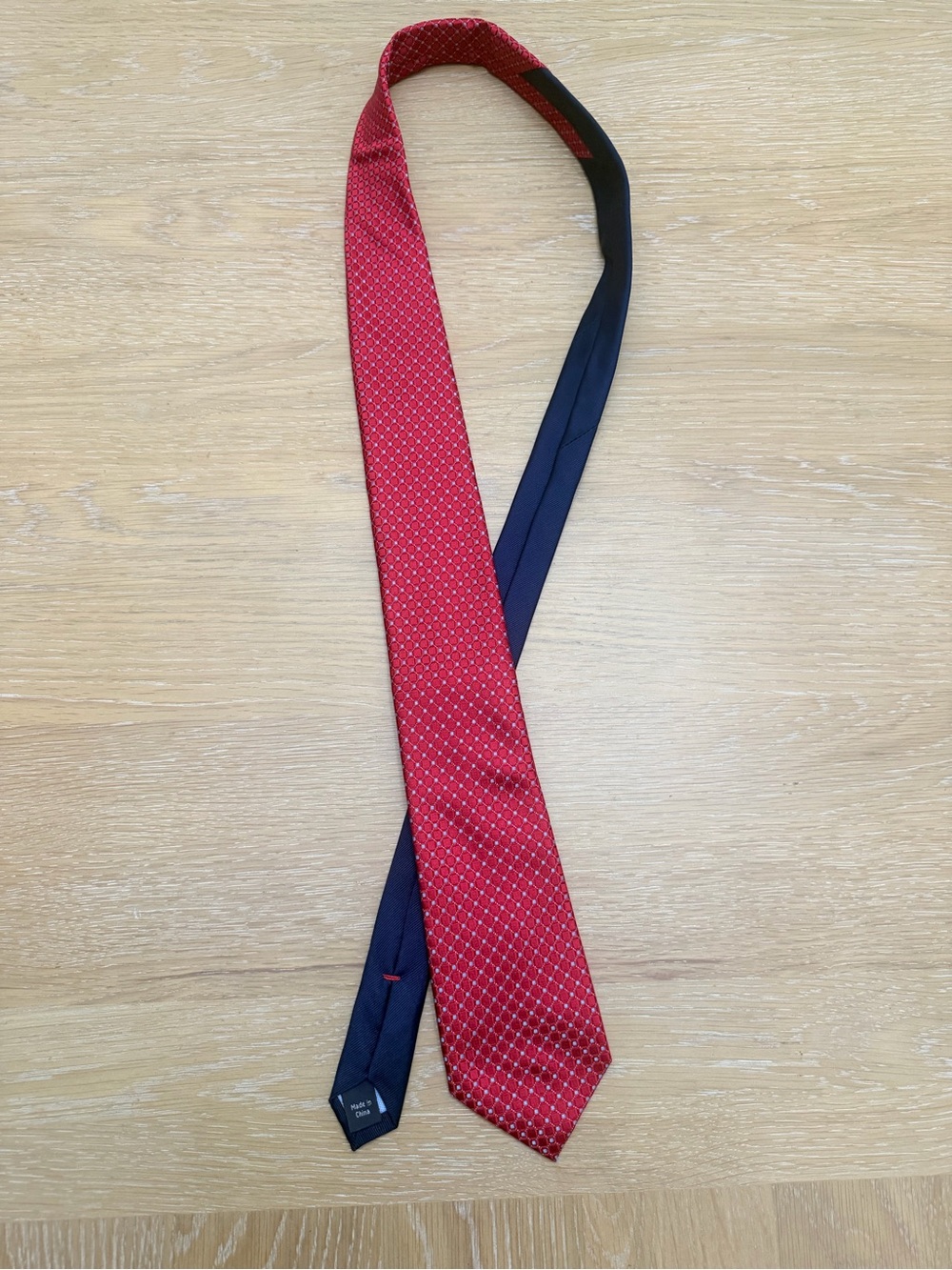 Tommy Hilfiger Red Geometric Pattern Silk Tie - Picture 3 of 6
